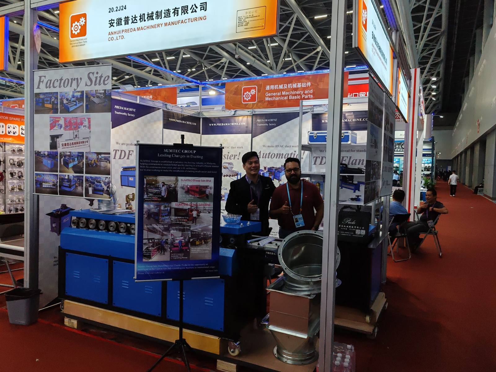 Booth overview with visitors - Anhui Preda Machinery Manufacturing
