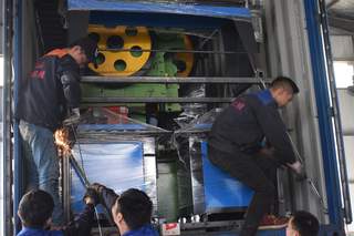 Professional container loading with welding reinforcement